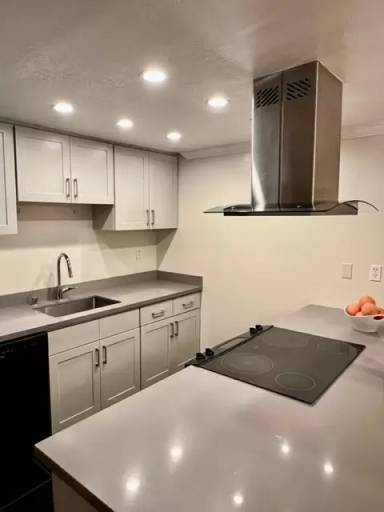 Main picture of 1990 Pomar Way