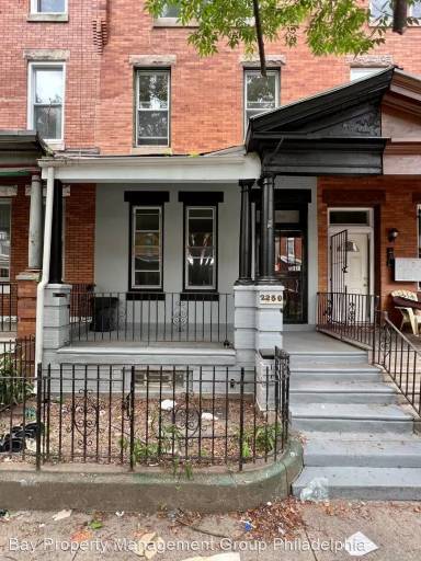Main picture of 2250 N Park Ave