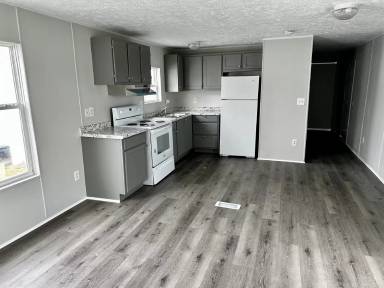 Main picture of 2900 E Burton St