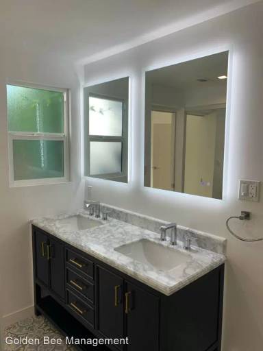 Main picture of 2903 1/2 Somerset Dr