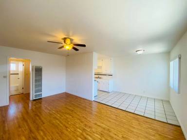 Main picture of 320 E Hyde Park Blvd