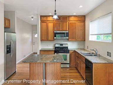 Main picture of 1247 Newton St