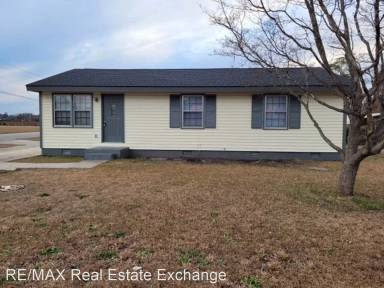Main picture of 2980 Bragg St