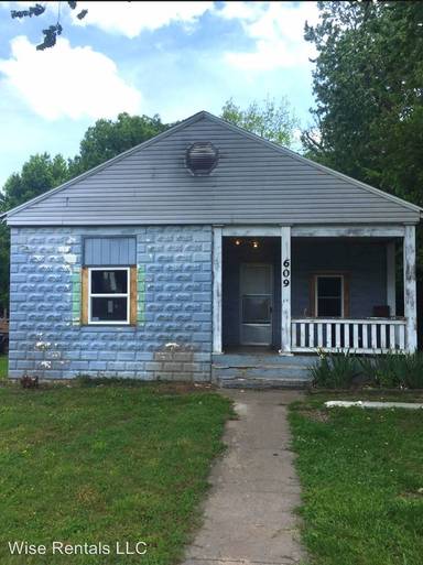 Main picture of 609 W Hovey St