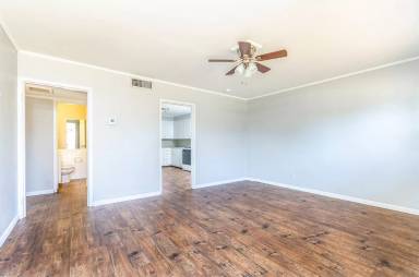 Main picture of 400 Dyer St