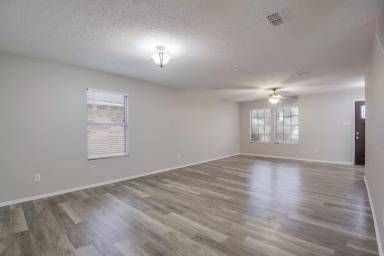 Main picture of 5525 Ventura St