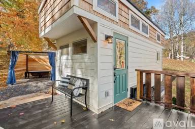 Main picture of 1846 Wayah Rd