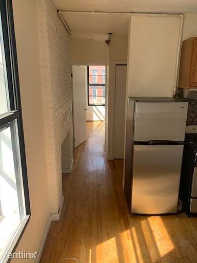 Main picture of 76 E 1st St