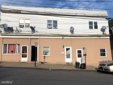 Main picture of 52 E Chestnut St