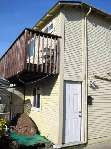 Main picture of 141 Cayuga St