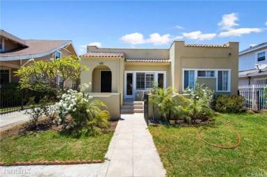 Main picture of 4307 S Budlong Ave