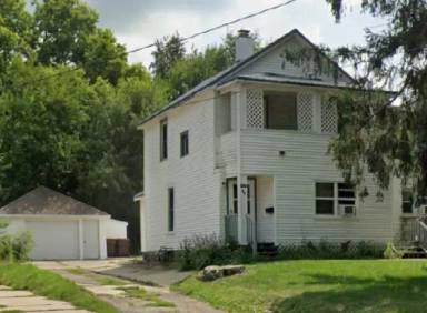 Main picture of 1407 S Oak Ave