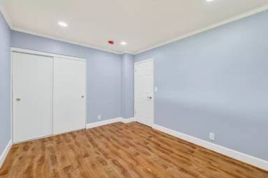 Main picture of 5233 Bellflower Blvd