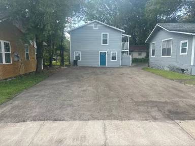 Main picture of 810 Baker Ave