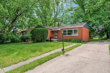 Main picture of 305 Hessel Blvd