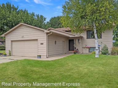 Main picture of 4404 S Larch Ave