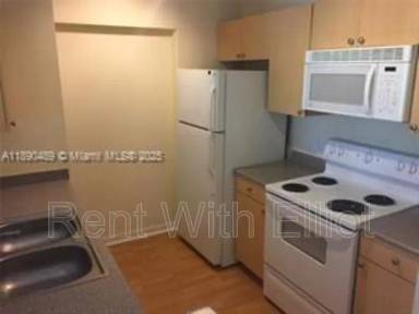 Main picture of 2100 Van Buren St