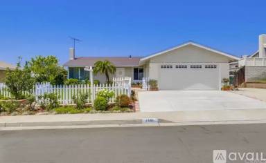 Main picture of 4651 Avenida del Este