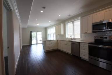 Main picture of 140 Minden St