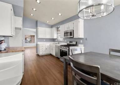 Main picture of 576 Cumbre Ct