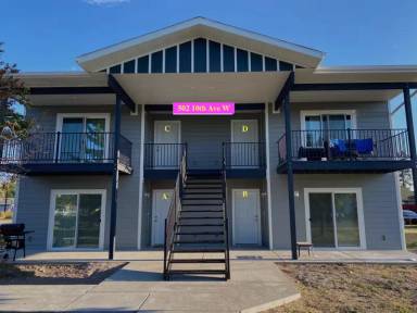 Main picture of 502 10th Ave W