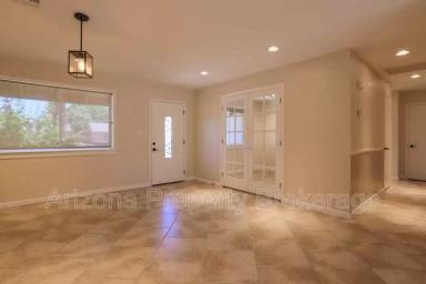 Main picture of 2522 E Fairmont Dr