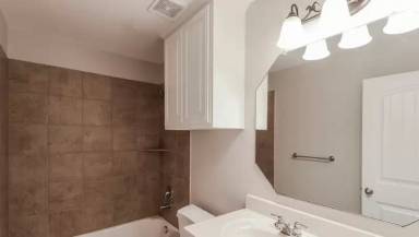 Main picture of 913 Glenview Dr