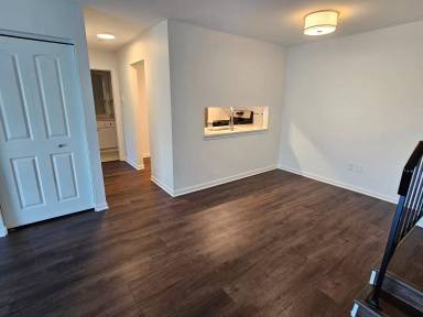 Main picture of 1049 S Main St