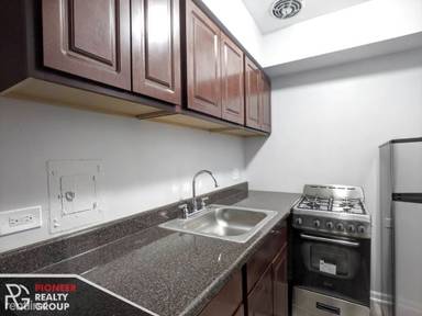 Main picture of 1040 W Hollywood Ave Apartments