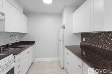 Main picture of 7710 N Sheridan Rd