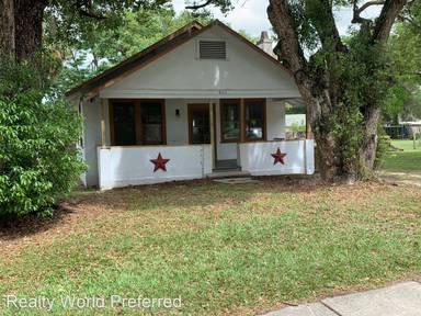 Main picture of 606 S Lone Oak Dr