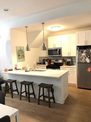 Main picture of 1520 W 18th Pl