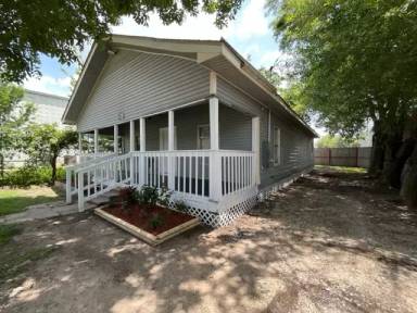 Main picture of 8214 Kerr St