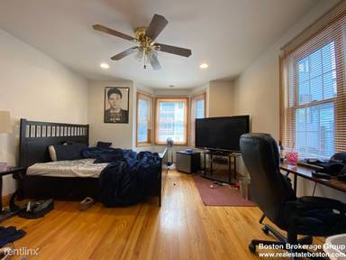 Main picture of 241 W 3rd St