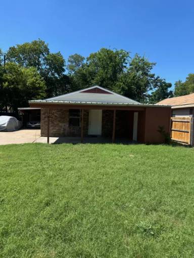 Main picture of 3813 Windsor Ave