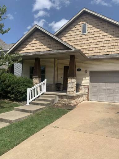 Main picture of 1410 NE Dysart Woods Ln