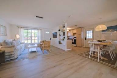 Main picture of 1752 Banyan Dr