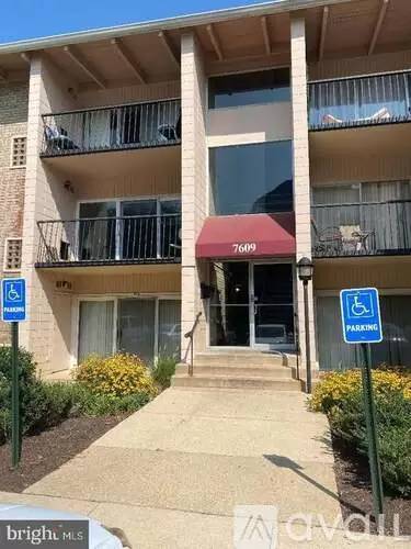 Main picture of 7609 Fontainebleau Dr