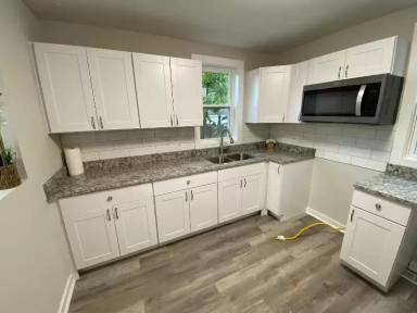 Main picture of 935 W 123rd St