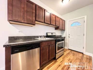 Main picture of 620-30 W Cornelia Ave