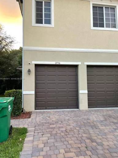 Main picture of 2714 SW 81st Ter