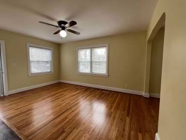 Main picture of 5 Warlick St