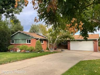 Main picture of 906 S Cole Dr