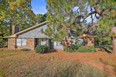 Main picture of 401 Lindale Dr