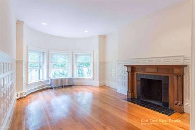 Main picture of 379 Commonwealth Ave