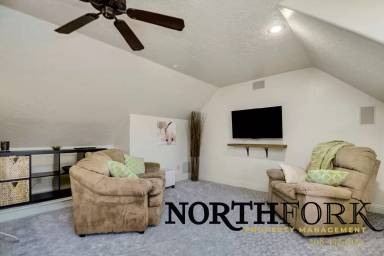 Main picture of 1566 W Whiff Dr