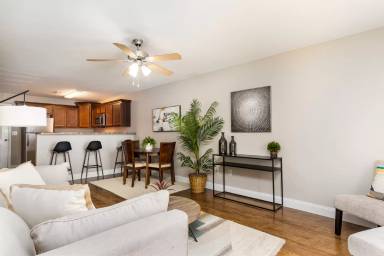 Main picture of 71 Cherry St