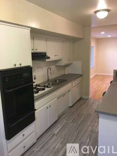 Main picture of 2939 S Bronson Ave