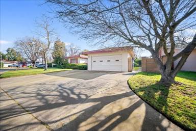 Main picture of 2549 Notre Dame Dr