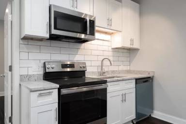 Main picture of 3400-04 University Ave SE